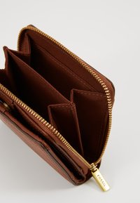 Fossil LOGAN - Portefeuille - brown