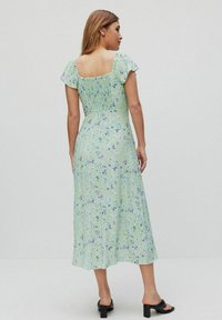 Dobber LUSIA FLORAL SUMMER - Vapaa-ajan mekko - green sweet pea