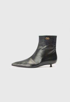 Classic ankle boots - black