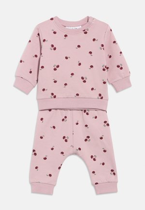 NBFVIMONE SET - Pantaloni de trening - dawn pink