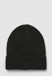 Berretto nero lavorato a maglia con risvolto a coste, realizzato in tessuto testurizzato. Presenta una corona arrotondata e dettagli di cucitura verticale.