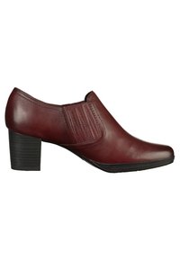 Bottines en cuir bordeaux avec un bout arrondi et un panneau texturé sur le côté, dotées d'un bloc noir au talon et d'une semelle en caoutchouc.