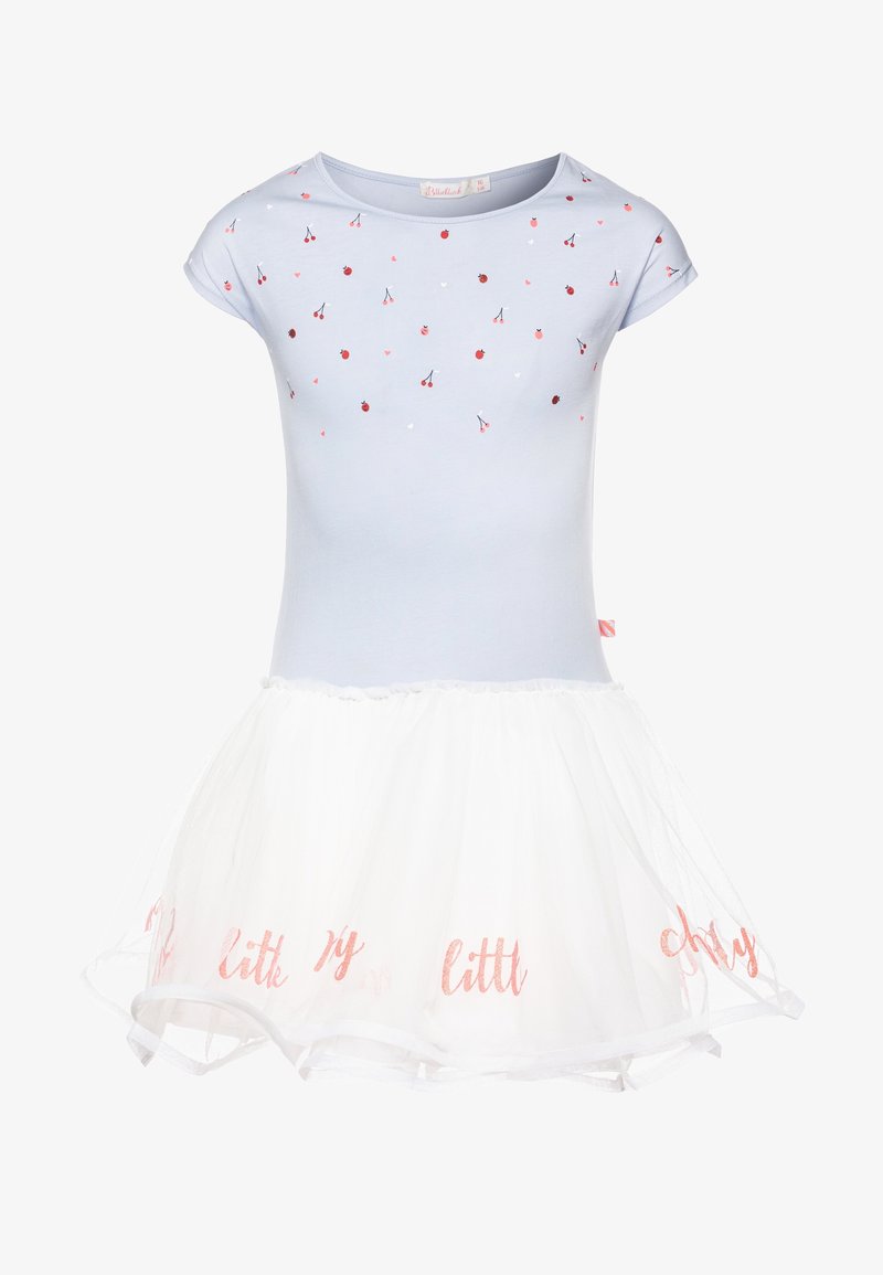 Ljusblå klänning med kort ärm och körsbärstryck, samt en vit tyllkjol med rosa kursivtext på fållen. Mjuk tygkvalitet och utsvängd form.