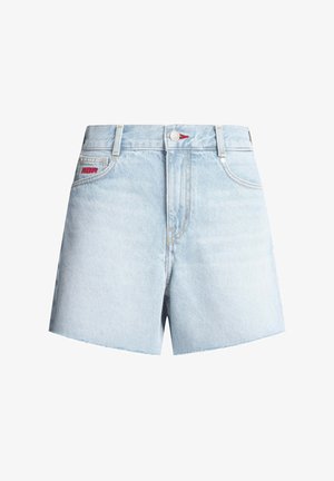 Short en jean bleu clair à taille haute, avec bouton à l'avant, cinq poches et broderie rouge "RGR" sur la petite poche avant.
