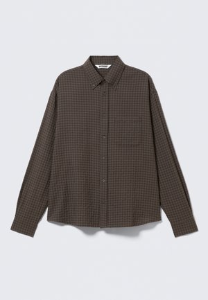 Braunes kariertes Hemd mit Knöpfen und langen Ärmeln, mit einer Brusttasche vorne und einem lockeren Schnitt. Hergestellt aus einem weichen, strukturierten Stoff.