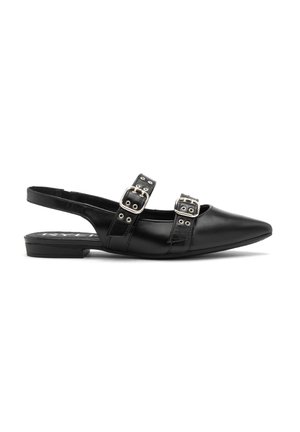 Czarne skórzane buty slingback z ostrym noskiem, wyposażone w dwa regulowane paski z srebrnymi klamrami i niskim, płaskim obcasem.