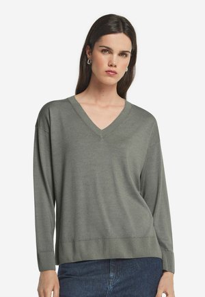 ULTRAFINE V NECK - Stickad tröja - grün garment dyed sage