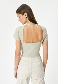 Koton BACK CUTOUT DETAIL - Camiseta básica - khaki