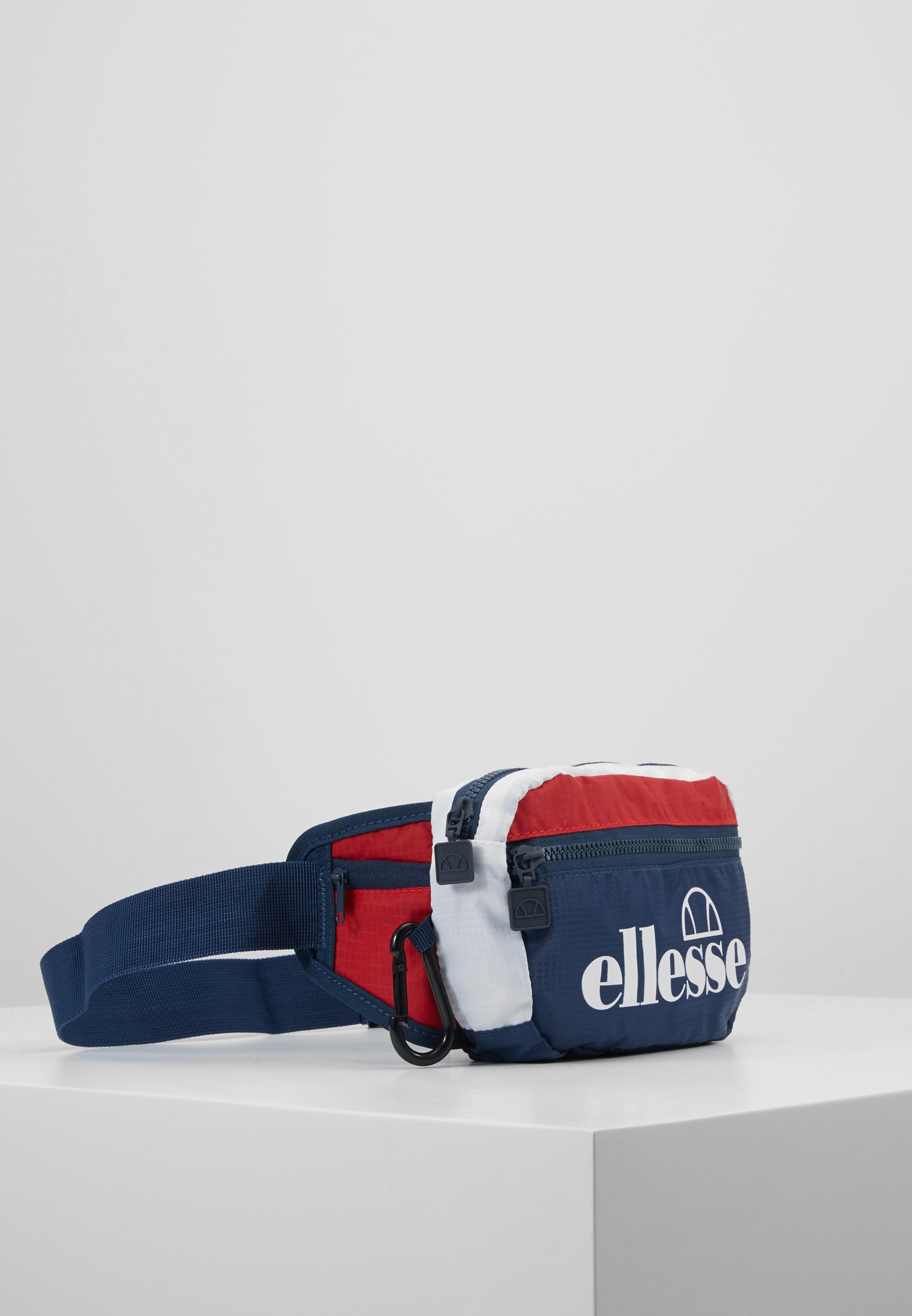 banane ellesse bleu