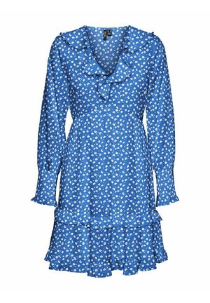 Niebieska sukienka z długim rękawem w białe kwiatowe wzory, z falbaniastym dekoltem w serek, dopasowaną talią i warstwową spódnicą z falbanianym brzegiem.