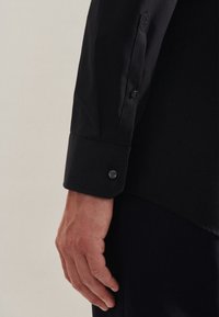 Seidensticker REGULAR FIT - Camicia elegante - black