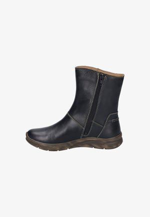Bottines en cuir noir avec une surface lisse, fermeture éclair latérale et des coutures contrastantes. Dotées d'une semelle en caoutchouc robuste et texturée.