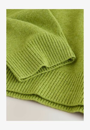 Zaļš vilnas džemperis ar mīkstu tekstūru, kuram ir ribotas aproces un apakša, demonstrējot izteiksmīgu, viendabīgu krāsu visā virsmā.