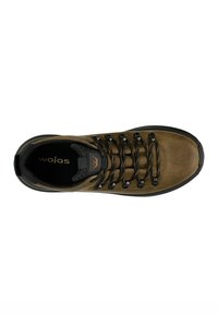 Scarpa da trekking in pelle marrone con suola in gomma nera, design con lacci e occhielli in metallo. Presenta un colletto imbottito e un interno testurizzato.