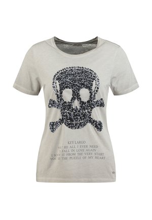 Hellbeiges Kurzarmhemd mit großem schwarzem Pailletten-Logo eines Totenkopfs mit gekreuzten Knochen und darunter gedrucktem romantischem Text.