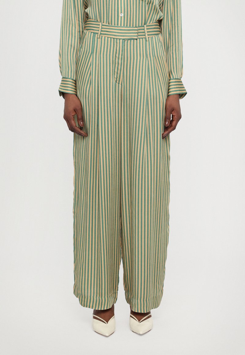 MILLE CARA PANT - Bukse - almond/green