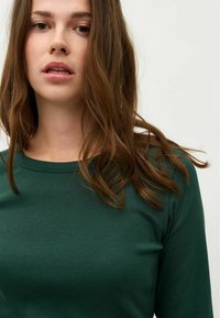 mbyM OTIS LS-M - Langarmshirt - jungle green