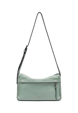 Groene leren schoudertas met een enkele verstelbare strap, ritsopening aan de bovenkant en een voorvak met zilverkleurige hardware-accenten en logo-detail.