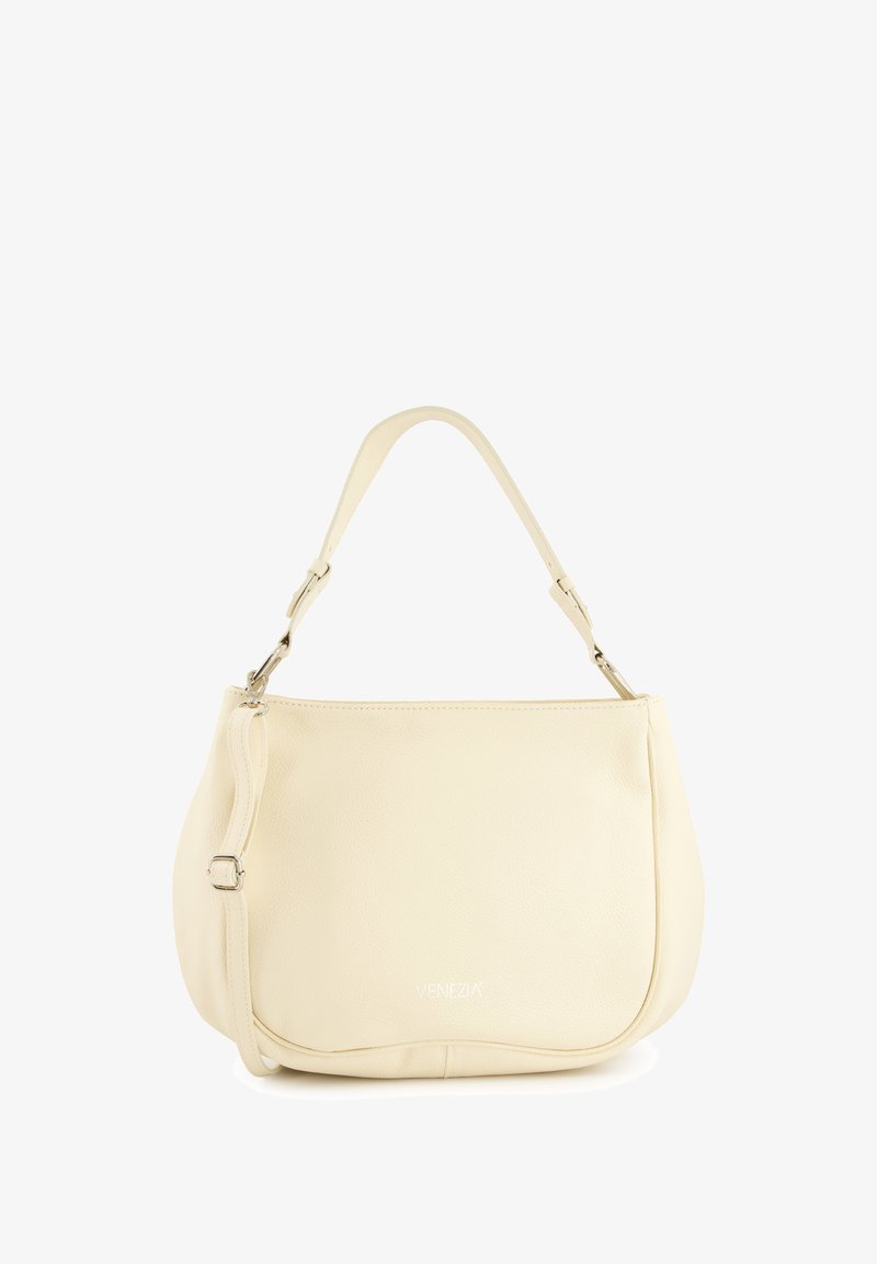 Sac à main en cuir de couleur blanc cassé, présentant une forme arrondie, une bandoulière réglable et un logo subtil sur le devant. Texture lisse et design épuré.