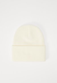 Gorro de punto en color crema con borde doblado, textura suave y diseño sin costuras. Adecuado para diferentes tamaños de cabeza.