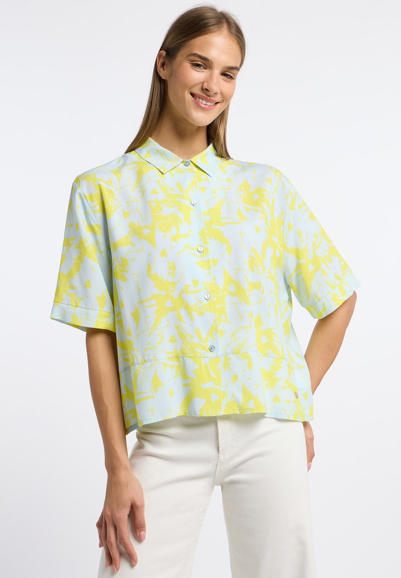 Korte mouw shirt in lichtblauw met een geel bloemenpatroon, voorzien van een knopen-kraag en een relaxte pasvorm. Glad stoffen textuur.