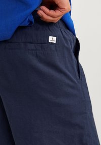 Jack & Jones JPSTJAIDEN JOGGER  - Donji dijelovi trenirke - navy blazer