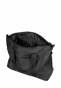 Sac fourre-tout en nylon noir avec double sangle, doté d'un intérieur spacieux, d'une poche zippée et d'une texture lisse. Fermeture éclair au sommet.