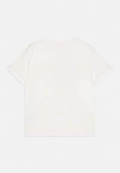 Prosty biały t-shirt z krótkim rękawem i okrągłym dekoltem, pokazany od tyłu na białym tle.