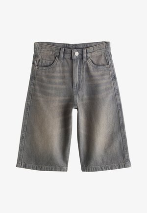 Grijze denim knielange shorts met voorzakken, riemlussen en een metalen knoopsluiting op een witte achtergrond.