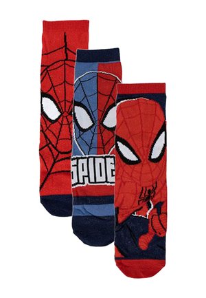 Drie paar kleurrijke sokken met Spider-Man ontwerpen; rood en blauw met spinnenweb patroon, cartoon gezichten en tekstaccenten.
