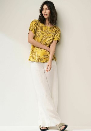 GATHERED SHORT SLEEVE TEXTURED BOXY REGULAR FIT - Bluse - ochre yellow leaf