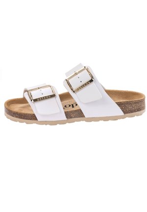 Sandales blanches avec deux sangles ajustables et boucles dorées, un semelle en liège et une semelle extérieure en caoutchouc beige texturé.