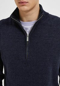 Selected Homme HIGH NECK - Stickad tröja - sky captain