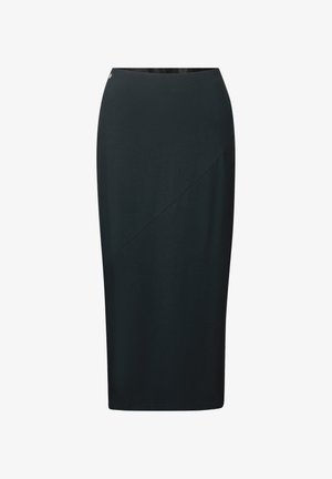 Gonna a matita nera realizzata in un tessuto morbido con una texture liscia. Presenta un dettaglio di cucitura diagonale e un piccolo accento metallico vicino alla vita.