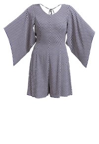 Námořnický modrý vzorovaný overal s křídly rukávy, zavazováním na zádech a kulatým výstřihem. Vyroben z lehkého materiálu se geometrickým potiskem.