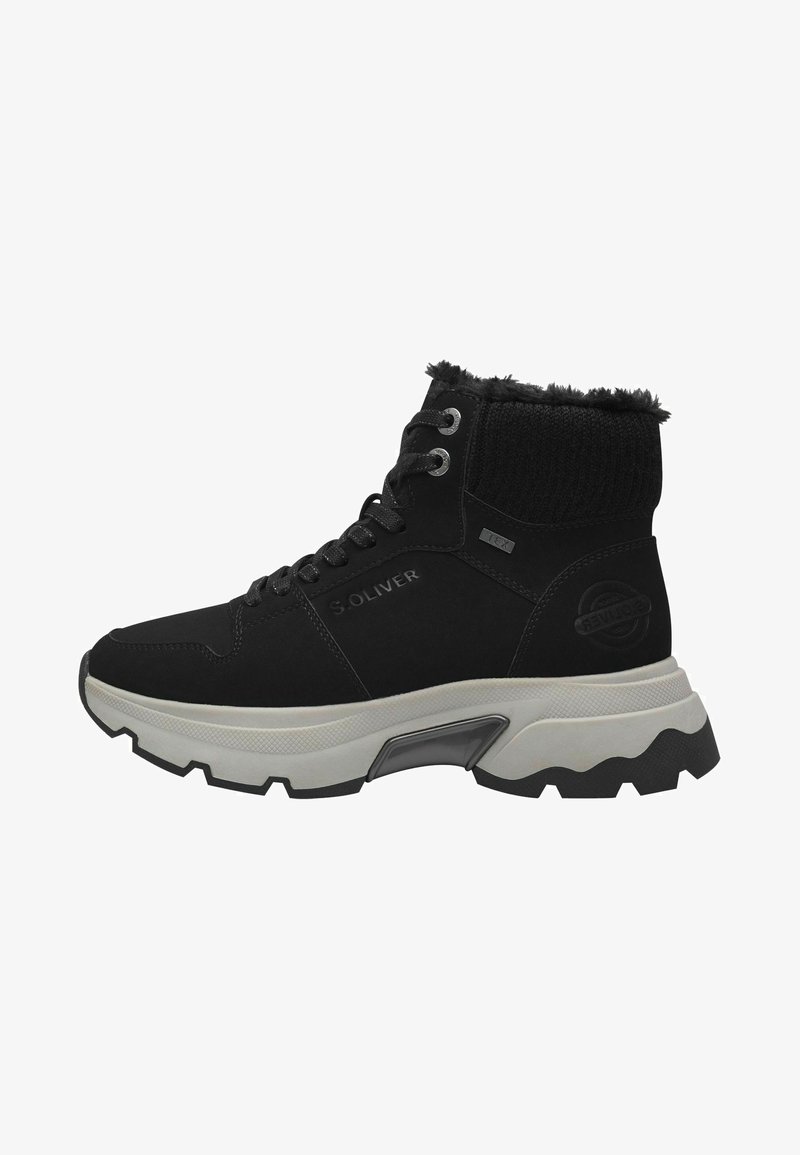 Baskets montantes noires en mélange de suède et de matériau tricoté, dotées d'un col texturé imitant la fourrure, d'une semelle blanche épaisse et d'un design à lacets.