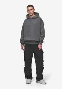 Pegador COLNE LOGO HOODIE - Majica s kapuljačom - washed anthracite/black