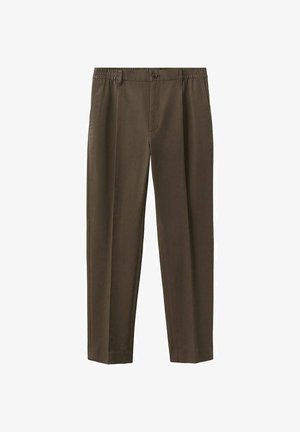 Dunkelbraune, maßgeschneiderte Hose mit Knopfverschluss, Gürtelschlaufen und Seitentaschen, flach auf einem weißen Hintergrund präsentiert.