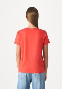Levi's® THE PERFECT TEE - T-shirt imprimé - poppy red