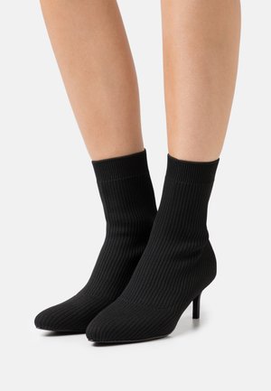 POINTY BOOT - Kotníkové boty - black