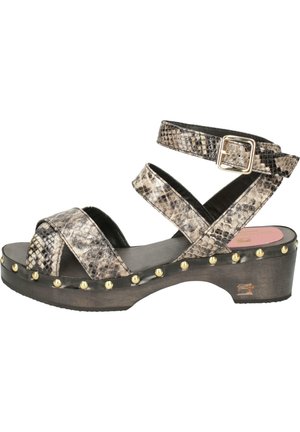 Clogs - brown