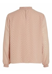Blouse à manches longues rose pâle avec texture en chevrons, col montant froncé, ouverture en trou de serrure dans le dos et poignets élastiques.