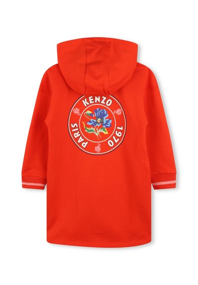 Sweat-shirt à capuche rouge avec un graphique circulaire représentant une fleur bleue et le texte "KENZO 1970 PARIS". Poignets côtelés avec des rayures blanches. Texture lisse.