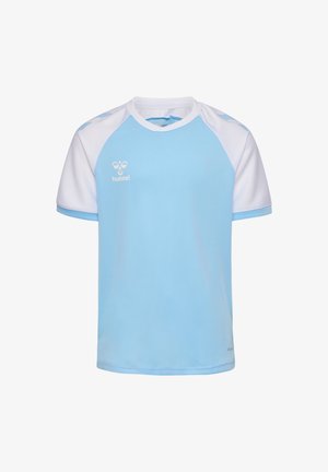 Jasnoniebieska sportowa koszulka z białymi rękawami raglanowymi, okrągłym dekoltem i subtelnym logo na piersi. Wykonana z oddychającego materiału.