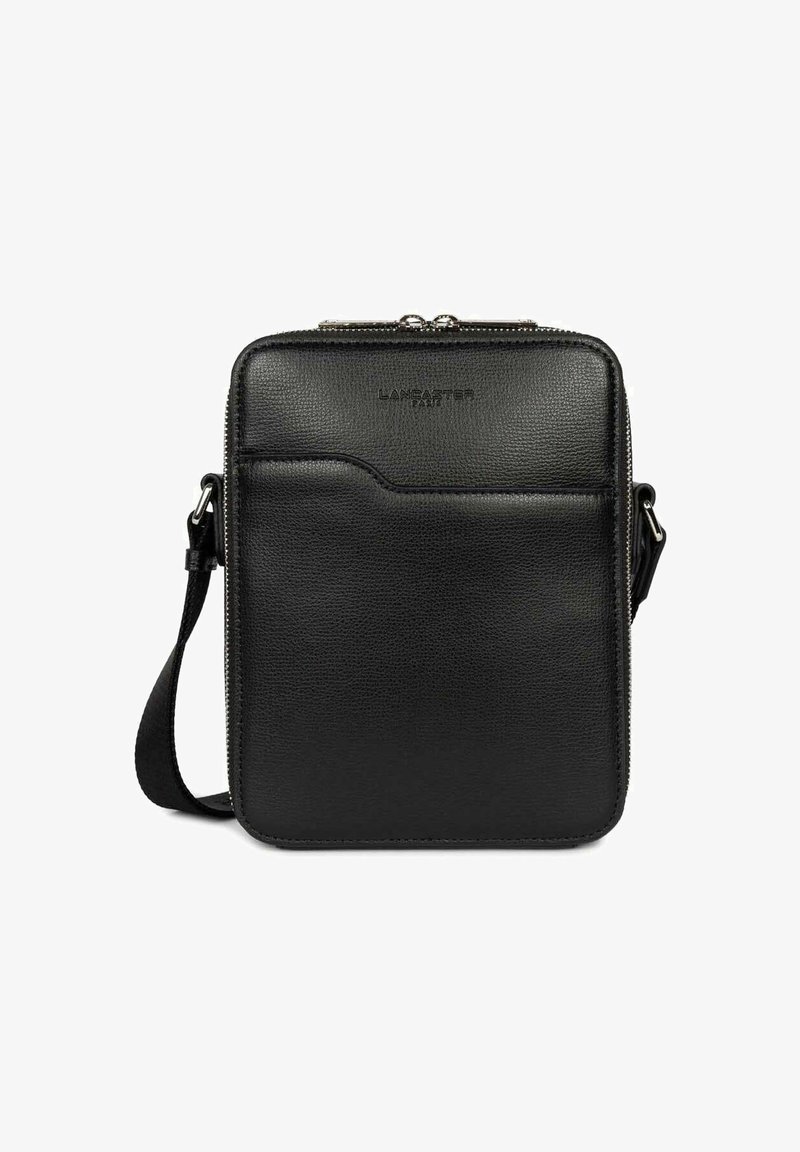 Borsa a tracolla in pelle nera con chiusura a zip, dotata di tasca frontale, una trama sottile e spallaccio regolabile. Misura circa 25x20 cm.