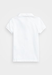 Weißes Polo-Shirt mit klassischen Kragen und kurzen Ärmeln. Aus glattem Baumwollstoff gefertigt. Einfaches, einfarbiges Design ohne Muster.