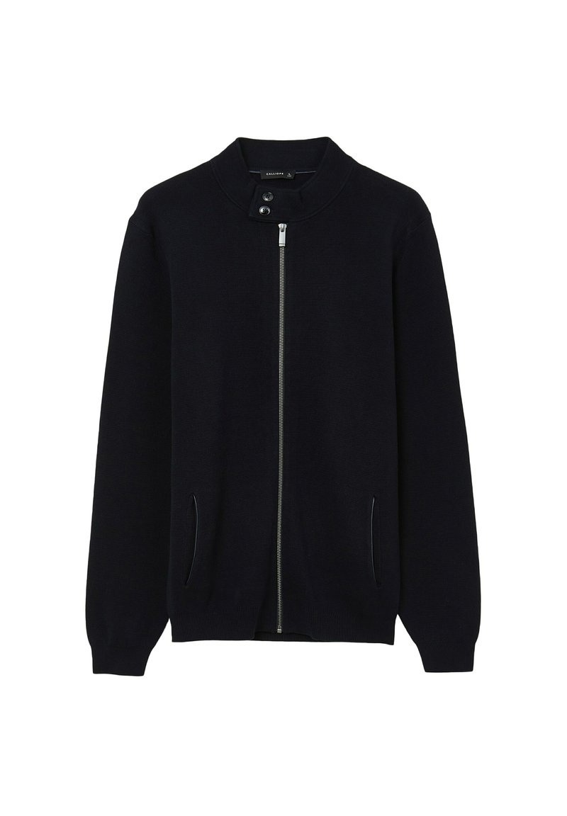 Cardigan zip-up di un blu navy scuro con colletto alto, texture a coste e due tasche laterali, dotato di una zip argentata e di un sottile dettaglio con bottoni.