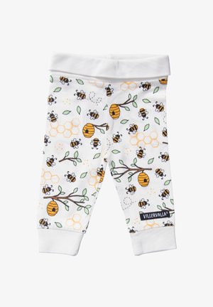 Weiße Babyhosen mit Mustern aus Bienen, Honigwaben, Blättern, Zweigen und Bienenstöcken, mit einem Villervalla-Markenetikett in der Nähe des Bündchens.