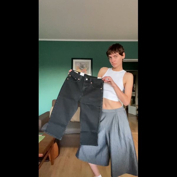 WEDGIE CAPRI - Denim shorts - she's in the zone3