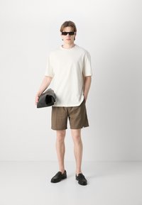 Calvin Klein Jeans COLORBLOCK TEE - Camiseta estampada - ivory